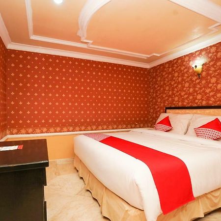 Oyo 1449 Istana Permata Dinoyo Surabaya Ngoại thất bức ảnh