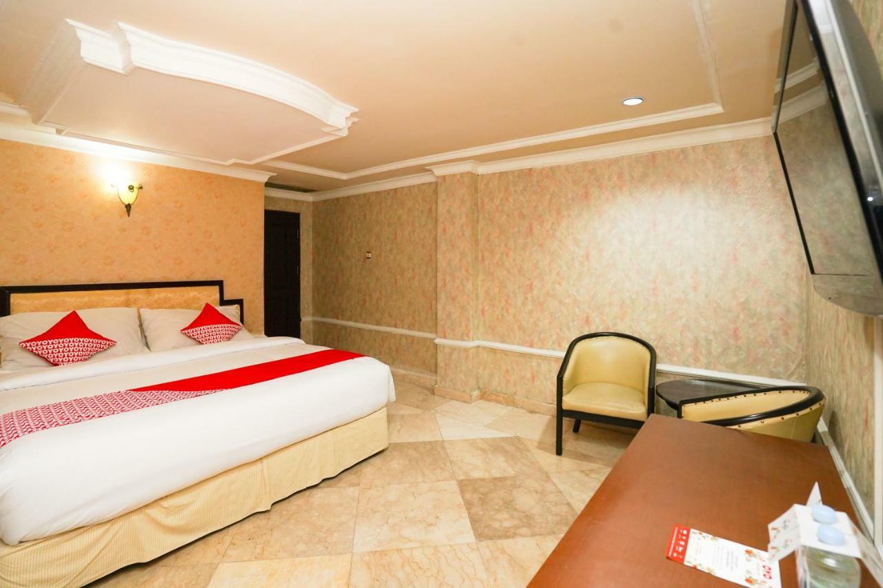 Oyo 1449 Istana Permata Dinoyo Surabaya Ngoại thất bức ảnh