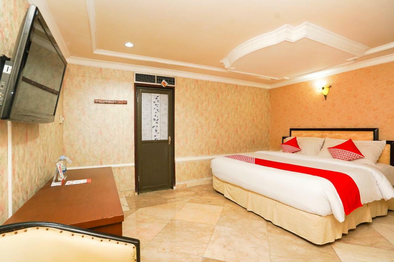 Oyo 1449 Istana Permata Dinoyo Surabaya Ngoại thất bức ảnh